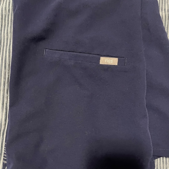 FIGS scrub top - Picture 2 of 2